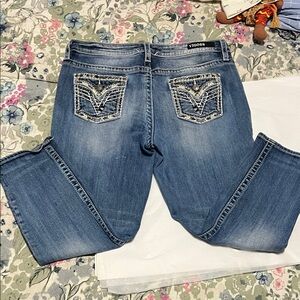 Vigoss Women's Capri Jeans with Embroidered Pockets